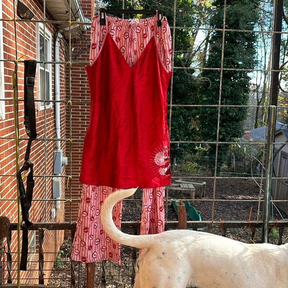 Coca-Cola Red Summer Pajama Spaghetti Strap Top V-Neck Wrinkle Material Jrs XL - Picture 2 of 16